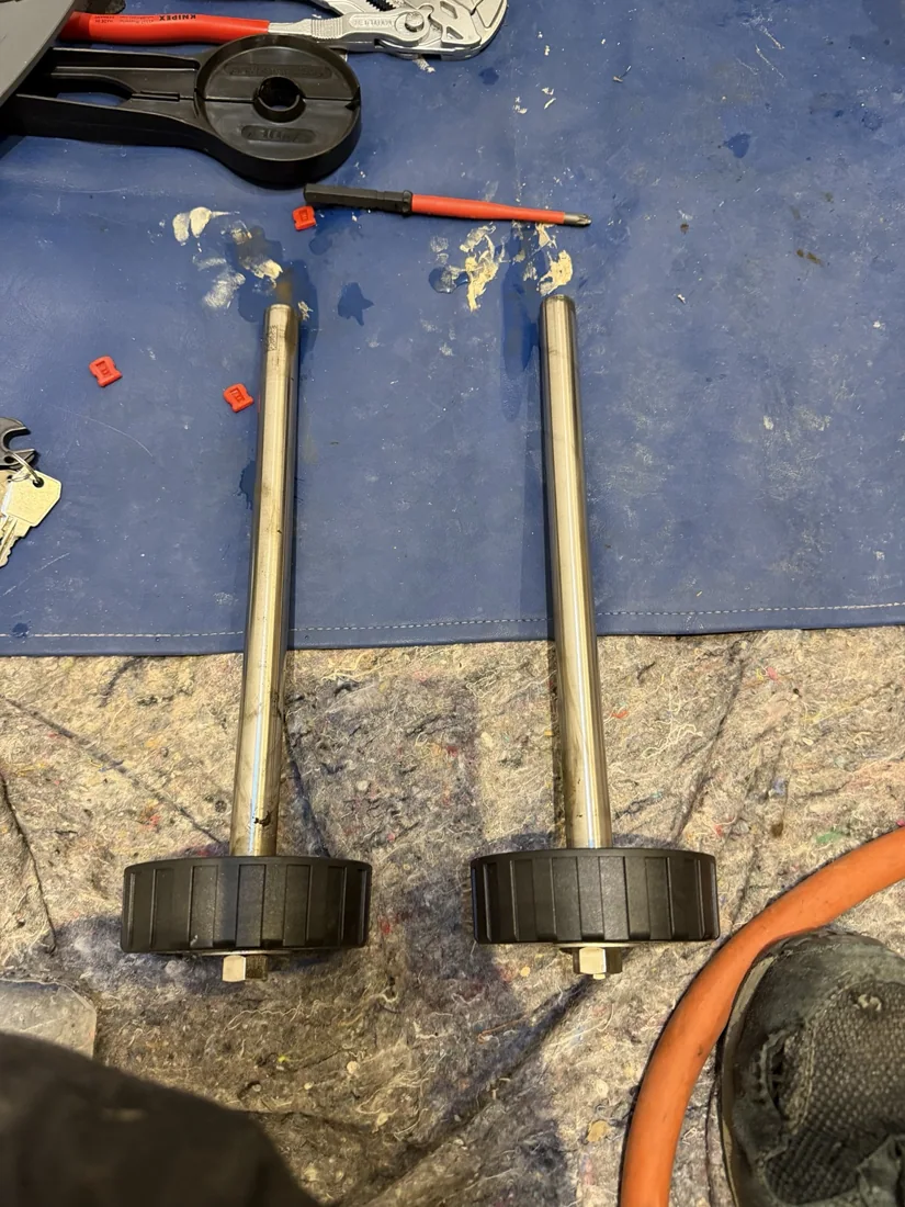 Magnetic collection rods after deposits removed